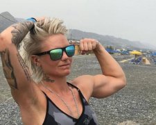 Гола культуристка розпіарила свої м’ячі на всю мережу: фото 18+