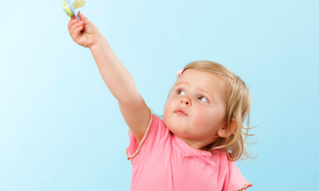 Ось чому дорослим потрібно смоктати соску