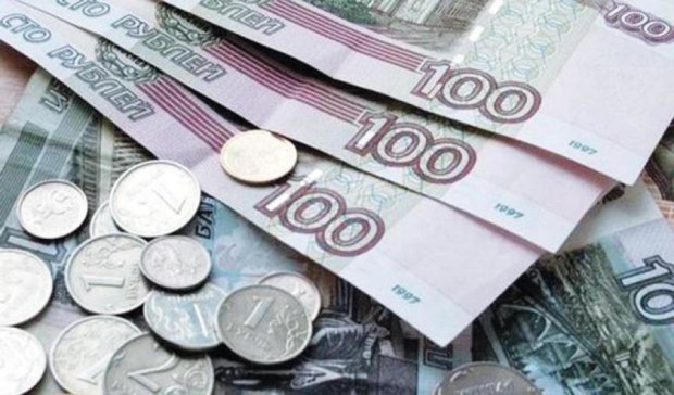 Російський рубль обвалився до трьохтижневого мінімуму