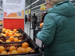 Супермаркет, фрукти. Фото: скрін youtube