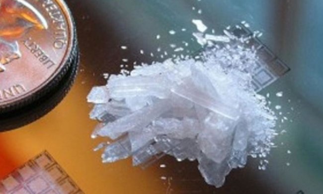 Студент и милиционер торговали амфетамином