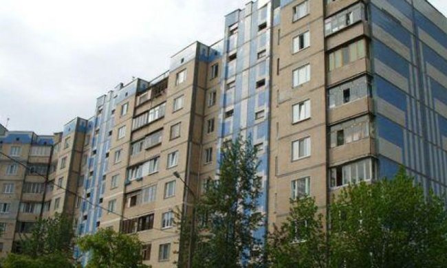 Дитина дивом вижила після падіння з шостого поверху