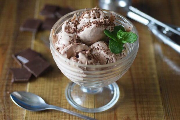 Забудьте о мороженом из магазина: невероятный рецепт домашнего лакомства с шоколадом