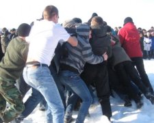 Банда дикарів влаштувала бійню з військовими, є постраждалі