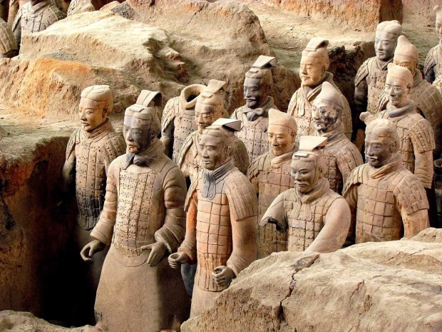 300 озброєних до зубів піхотинців: археологи натрапили на сувору армію, яка охороняє спокій імператора