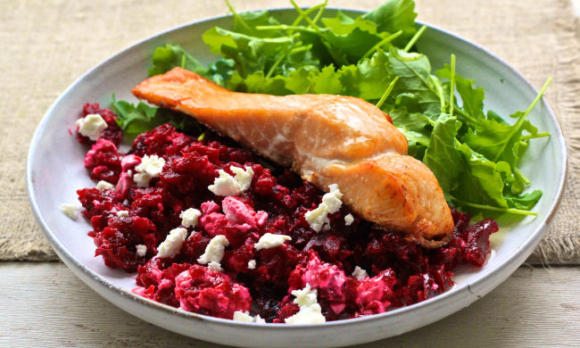 Рецепт лосося з буряком, сиром фета і лаймом