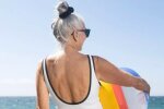 Найкращі моделі купальників для категорії 50+, скріншот: YouTube