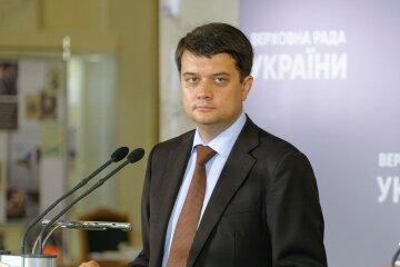 Разумков зі "Слуги народу" складе повноваження: офіційна заява спікера Ради