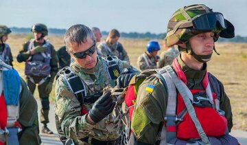 Полсотни спецназовцев оказались "наедине с небом" (фото)