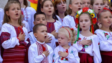 Діти співають. Фото з відкритих джерел