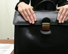 Кабмин "забыл" о новых зарплатах госслужащих