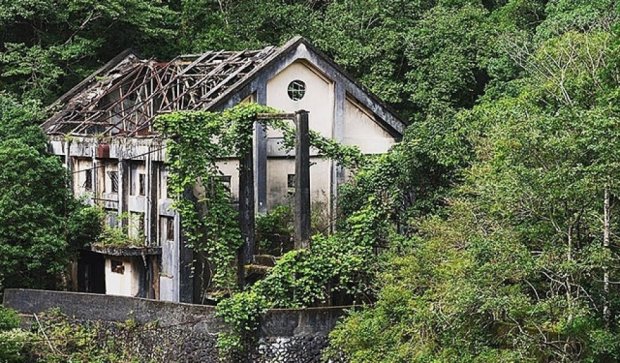 Невероятные заброшенные места Японии в Instagram (фото)