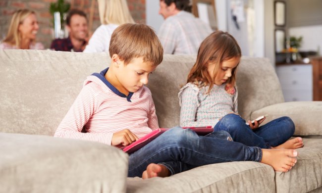 Діти і гаджети: топ розумних пристроїв, які позбавлять батьків зайвого клопоту і нервів