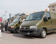 В зону АТО поехали две новых медмашины (фото)