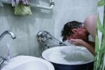 Гаряча вода, скріншот: YouTube