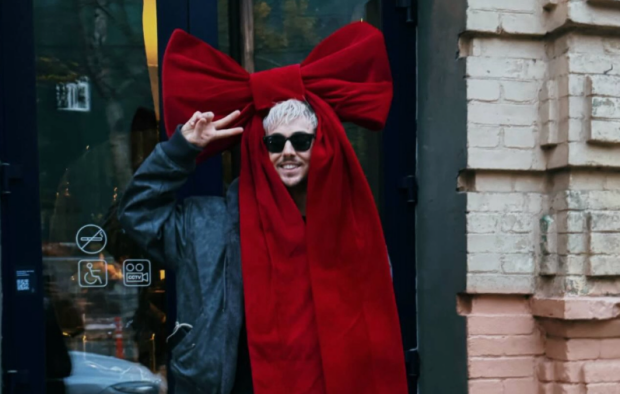 "Обручение по сценарию?": известный блоггер раскрыл свою версию о PR-маневре Melovin