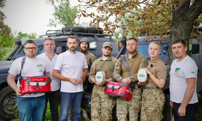 Реанімація на передовій: фонд «Надія», Валерій Дубіль та Віта Присяжнюк забезпечують 1-й окремий медичний батальйон апаратами Easy Pulse