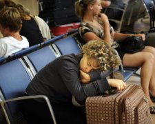 До забутих в аеропорту українців прибула допомога з "великої землі"