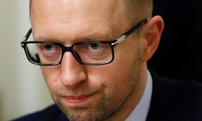 Яценюк хочет запретить выпускать чиновников "под копеечные залоги"