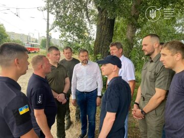 Экологическая катастрофа на Оболони: вражеский удар по нефтебазе отравил озеро Кирилловское