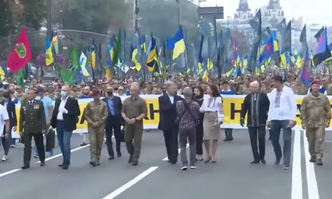 Порошенко на Марші захисників, скріншот з відео