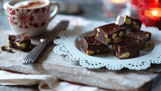 шоколадні іриски з фісташками: рай для ласунів