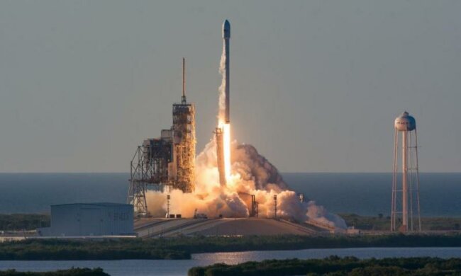 SpaceX успішно запустила Falcon із "надрозумом" на борту