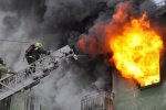 Столиця в диму: у Києві палає величезний завод