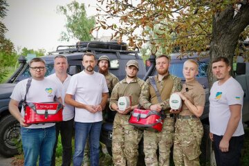 Реанімація на передовій: фонд «Надія», Валерій Дубіль та Віта Присяжнюк забезпечують 1-й окремий медичний батальйон апаратами Easy Pulse