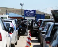 Оккупанты закрыли Керченскую переправу