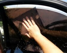 Тысячи водителей потеряют права, заплатят штраф и рискуют попасть за решетку: что еще ждет любителей тонировки