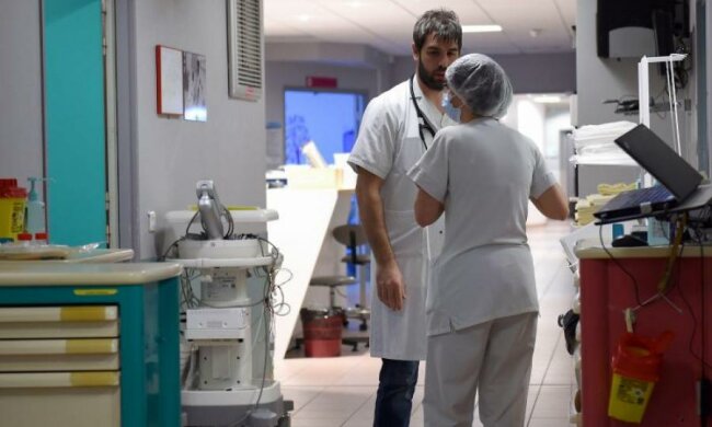 Шестеро за вечер: паленая водка убивает украинцев быстрее войны