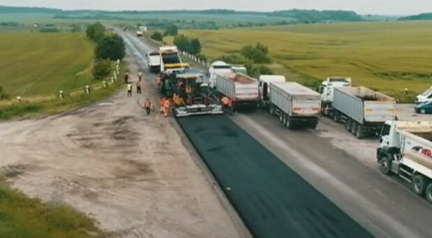 Будівництво дороги. Фото: Youtube
