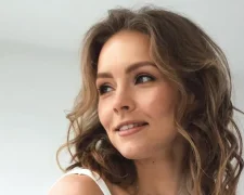 Елена Шоптенко с мужем Крисом на свадебном фото