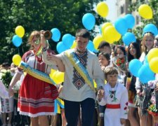Дика бабця з Донбасу мало не вбила випускницю за фото: відео