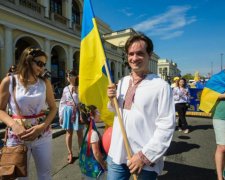 Російський поет зірвав прямий ефір через Україну