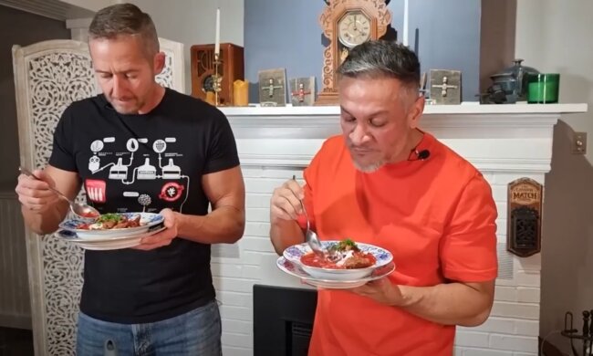 Ектор Хіменес-Браво розповів, як готувати борщ, скріншот з відео