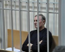 Точно втече: у Єфремова знайшли дещо за кордоном