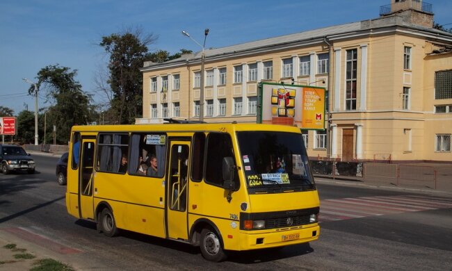"Выйди вон, нищеброд": в Днепре быдло-маршрутчик набросился на школьника