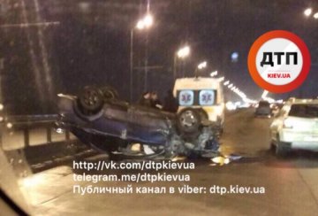 Daewoo перекинувся на дах в Києві