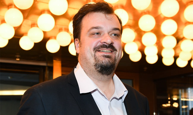 "Брызнули неизвестной х....й в лицо": скандального комментатора Уткина атаковали в Москве