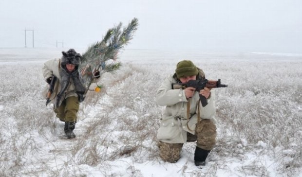 Вместе с бойцами АТО воюет снеговик (фото)