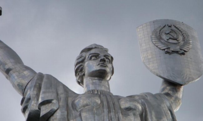 К зиме Киев очистят от советской символики  