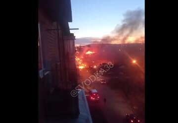 Самолет в Иркутске врезался в жилой дом. Фото: скриншот с видео