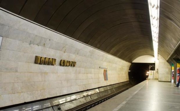 Смог и смрад охватили киевское метро
