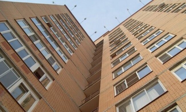 У Полтаві дві жінки випали з вікон