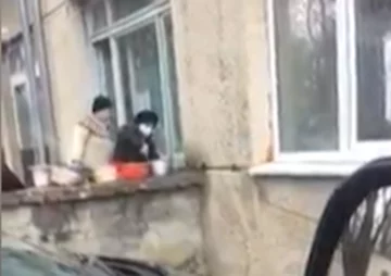 Во Львове продукты раскладывали по кастрюлям на улице, скриншот с видео