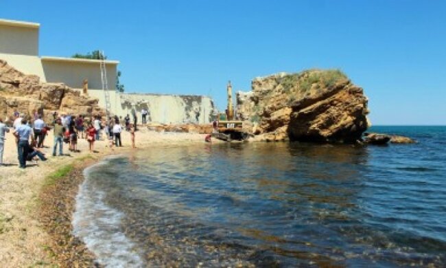 Дайвери показали, що приховує відкритий Саакашвілі пляж (відео)