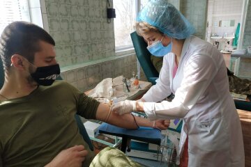 Військовослужбовці здали кров, facebook.com/pressjfo.newsfacebook.com/pressjfo.news