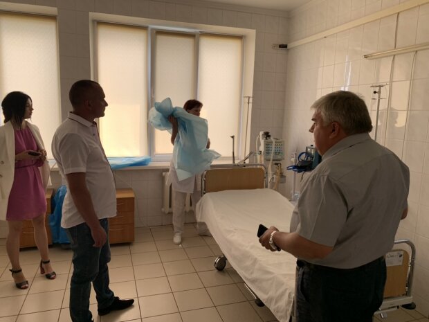 Одеські лікарні тріщать по швах, "позеленілих" дітей везуть десятками: що відомо